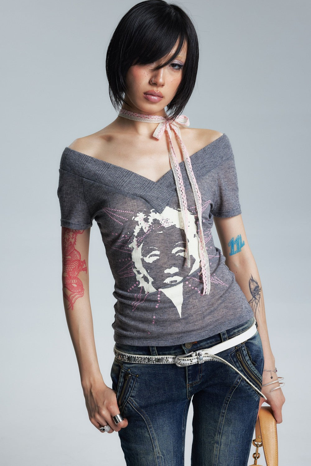Sheer Two-Color V-Neck Off-Shoulder T-Shirt