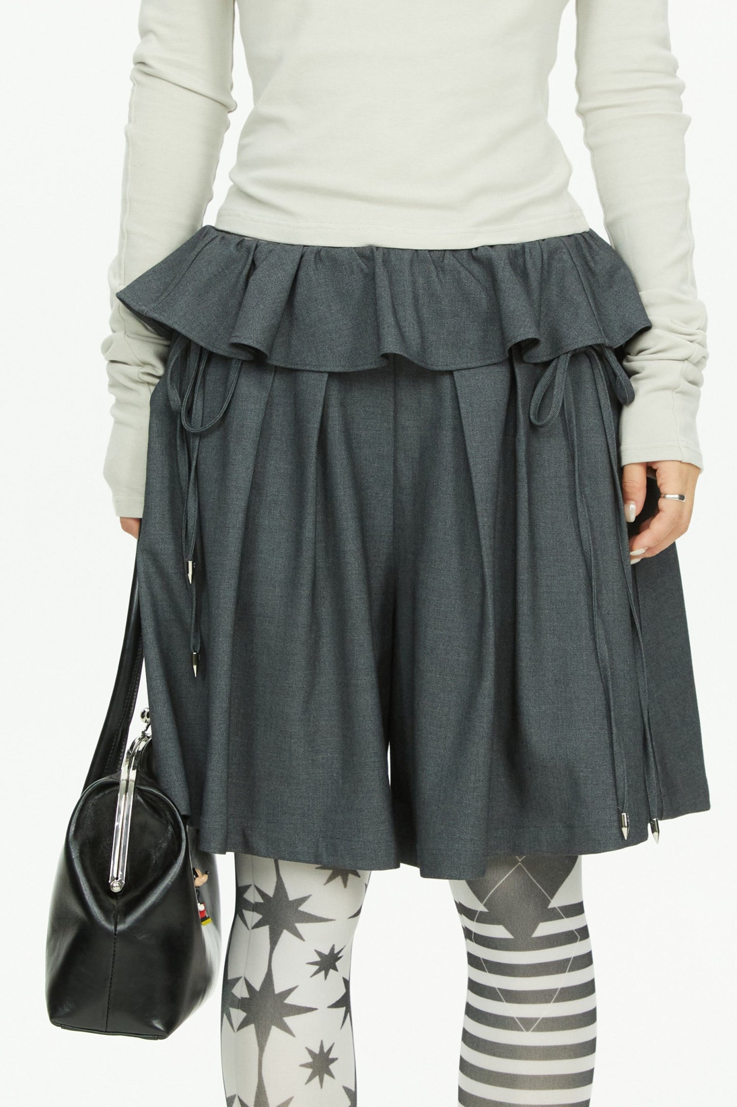 Short taille en dentelle à jambes larges gris