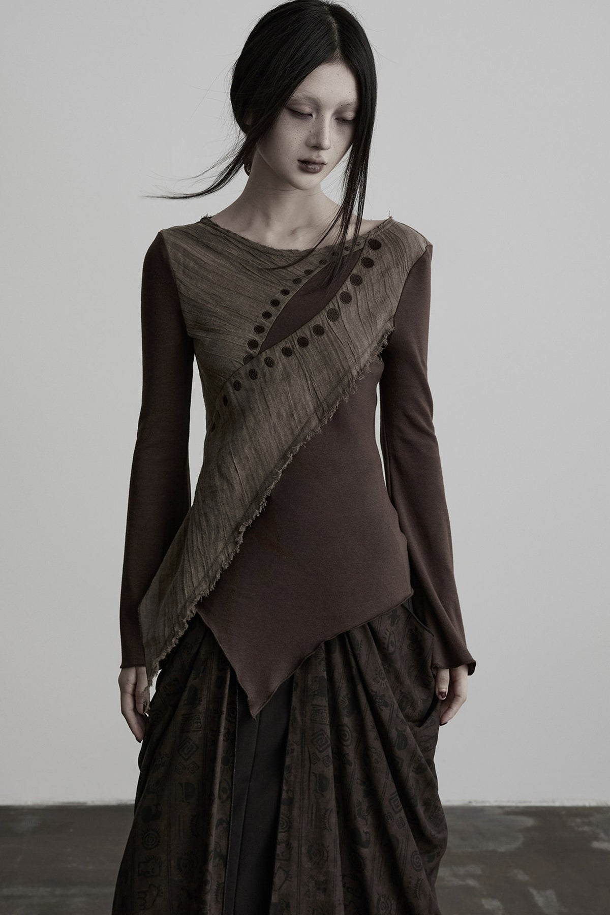Asymmetrical Eye Embroidery Knit Top