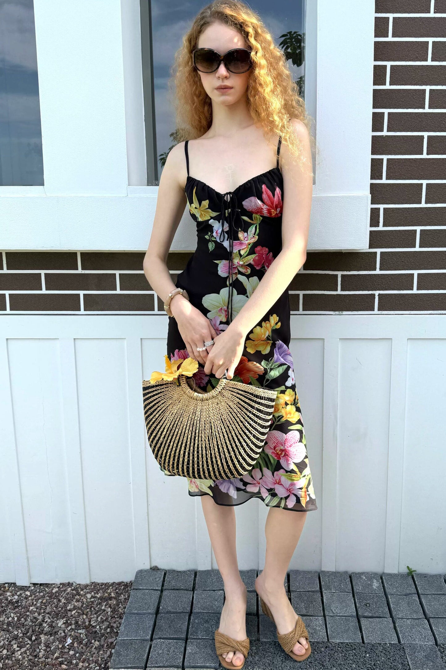 Trägerkleid mit tropischem Blumenprint