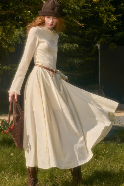 Langes Kleid mit Taillenbetonung, Schleife und Stickerei