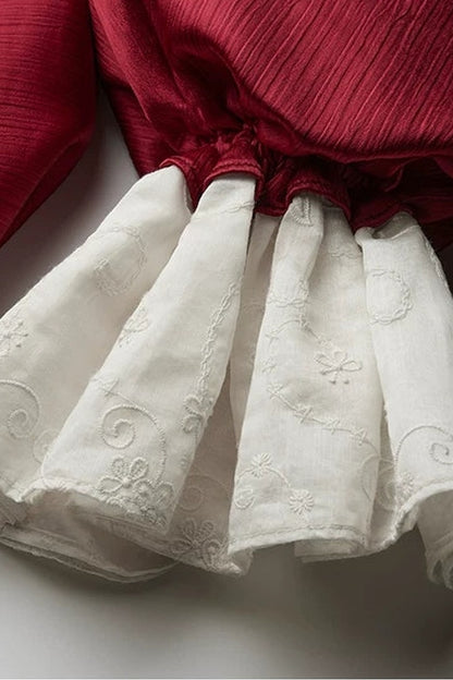 Rotes strukturiertes Kleid aus Acetat in mittlerer Länge