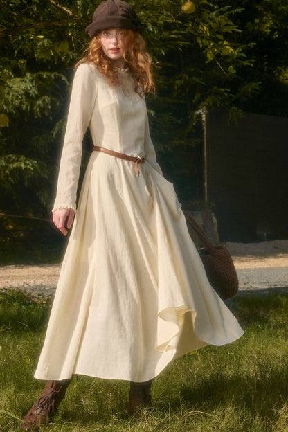 Langes Kleid mit Taillenbetonung, Schleife und Stickerei