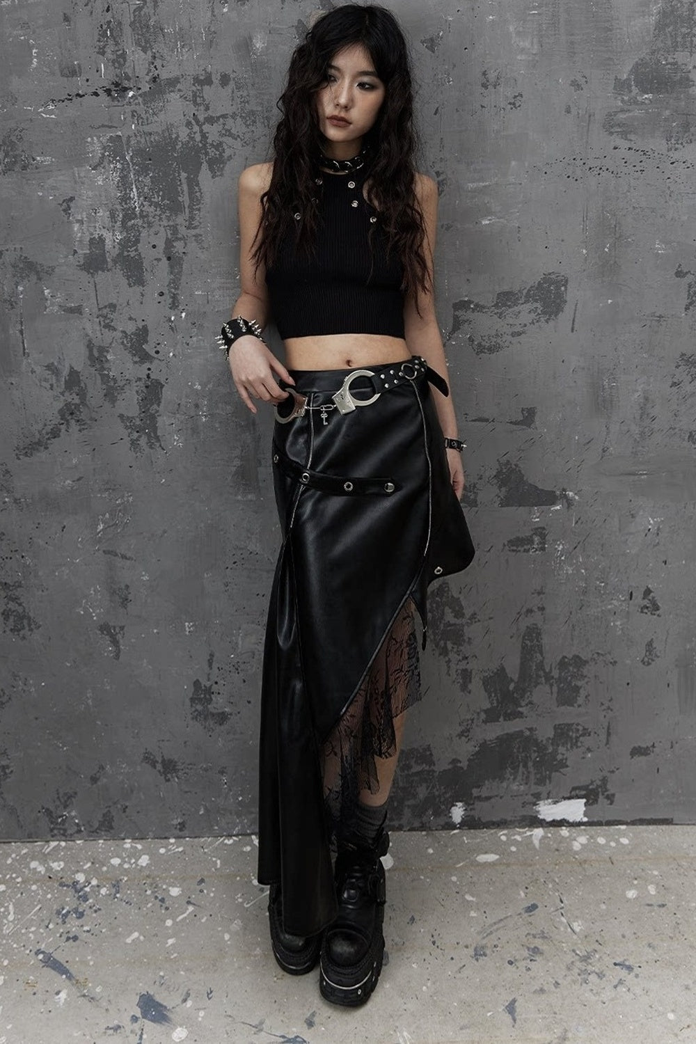 Asymmetrischer Patchworkrock aus Kunstleder