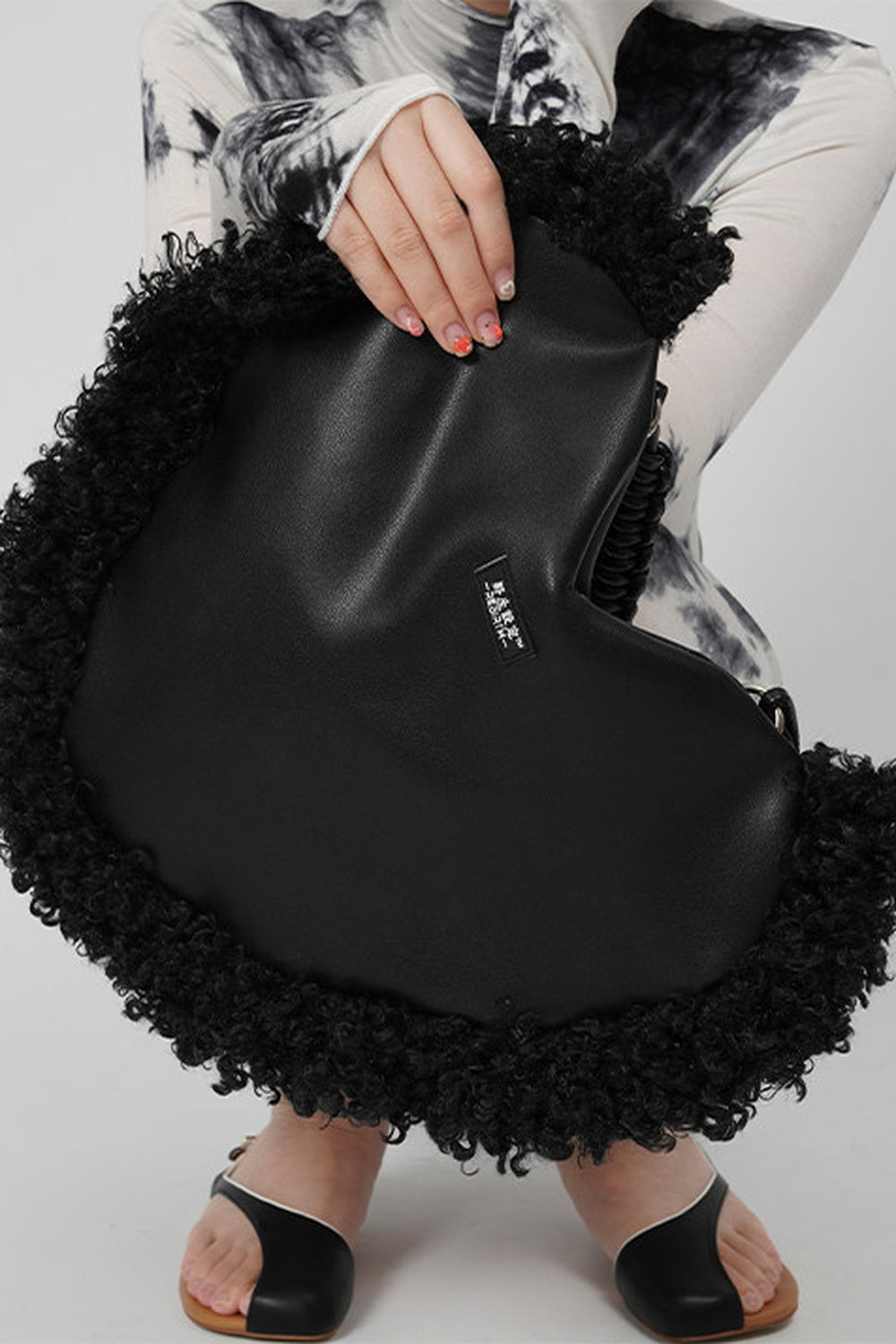 Sac bandoulière sous le bras tissé moelleux en forme de cœur