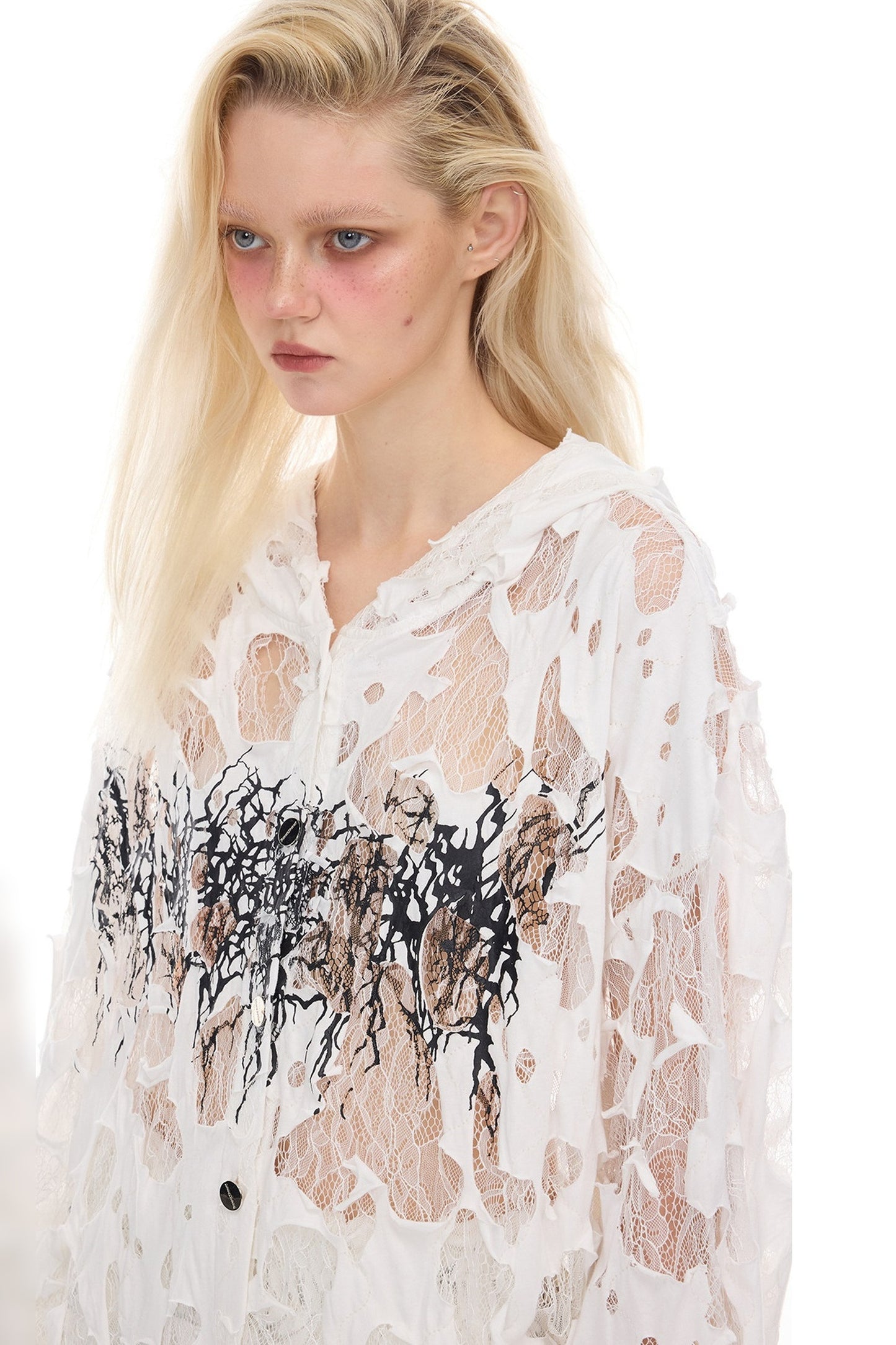 Camicia con cappuccio in pizzo floreale