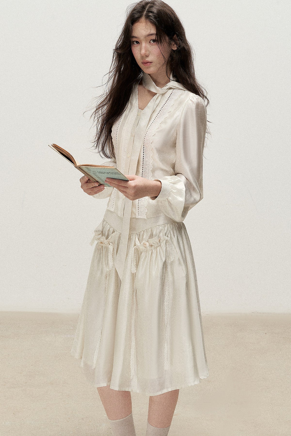 Botanical Lyocell V-Neck Ribbon Blouse And Skirt Set-Up