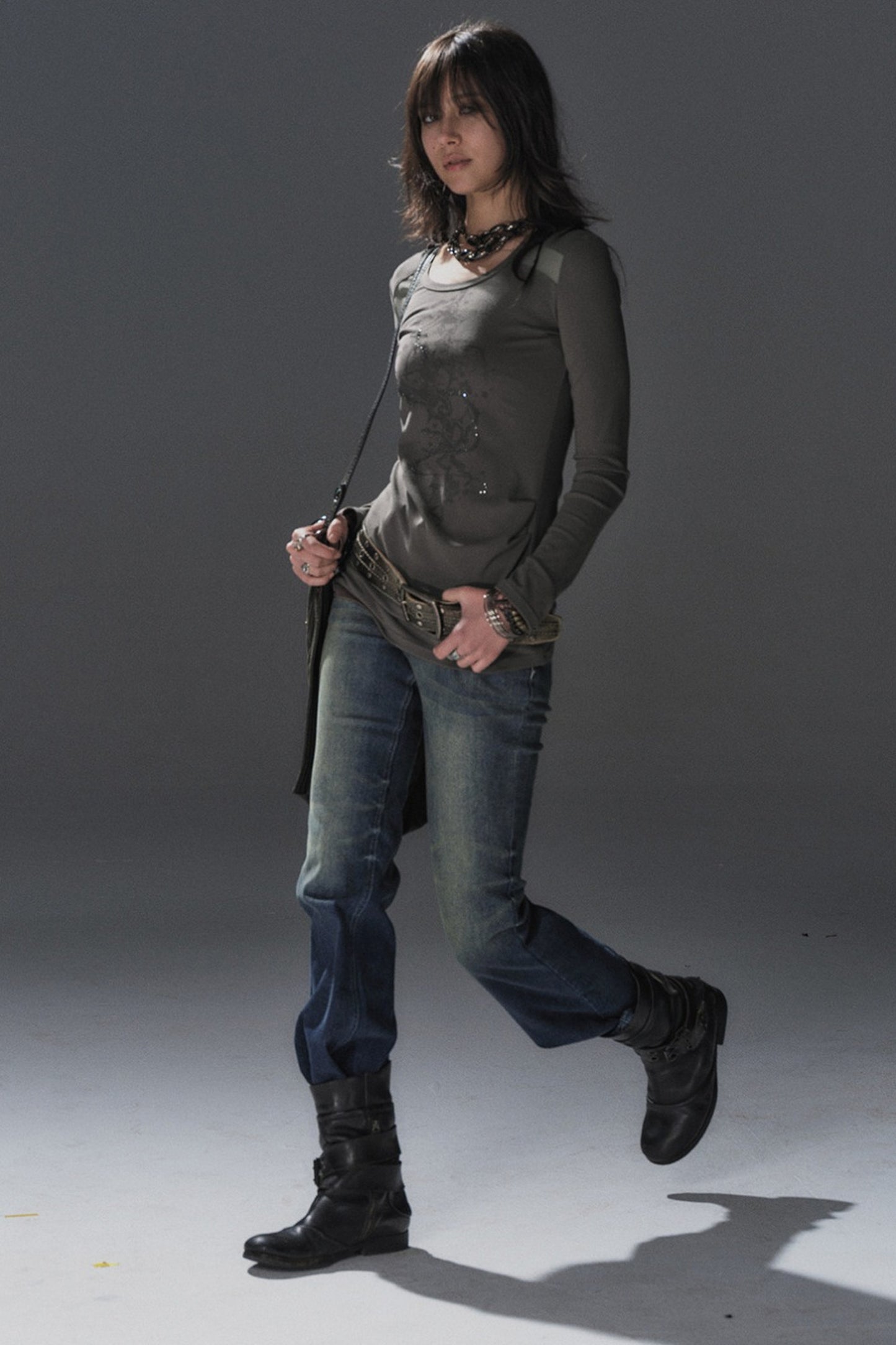 Top in mesh bicolore con strass