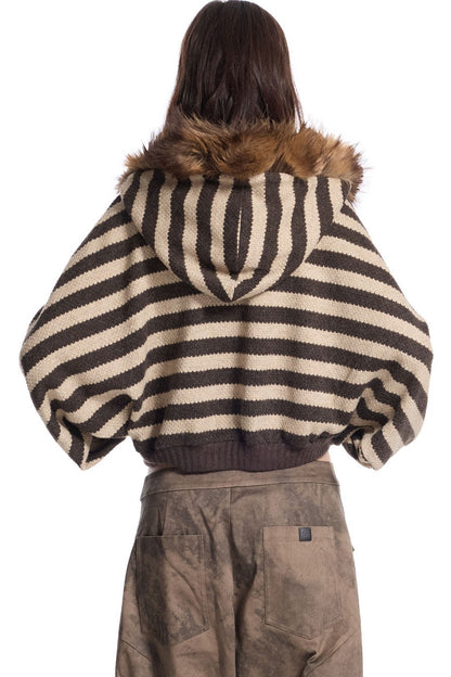 Pull en maille rayé à col en fausse fourrure