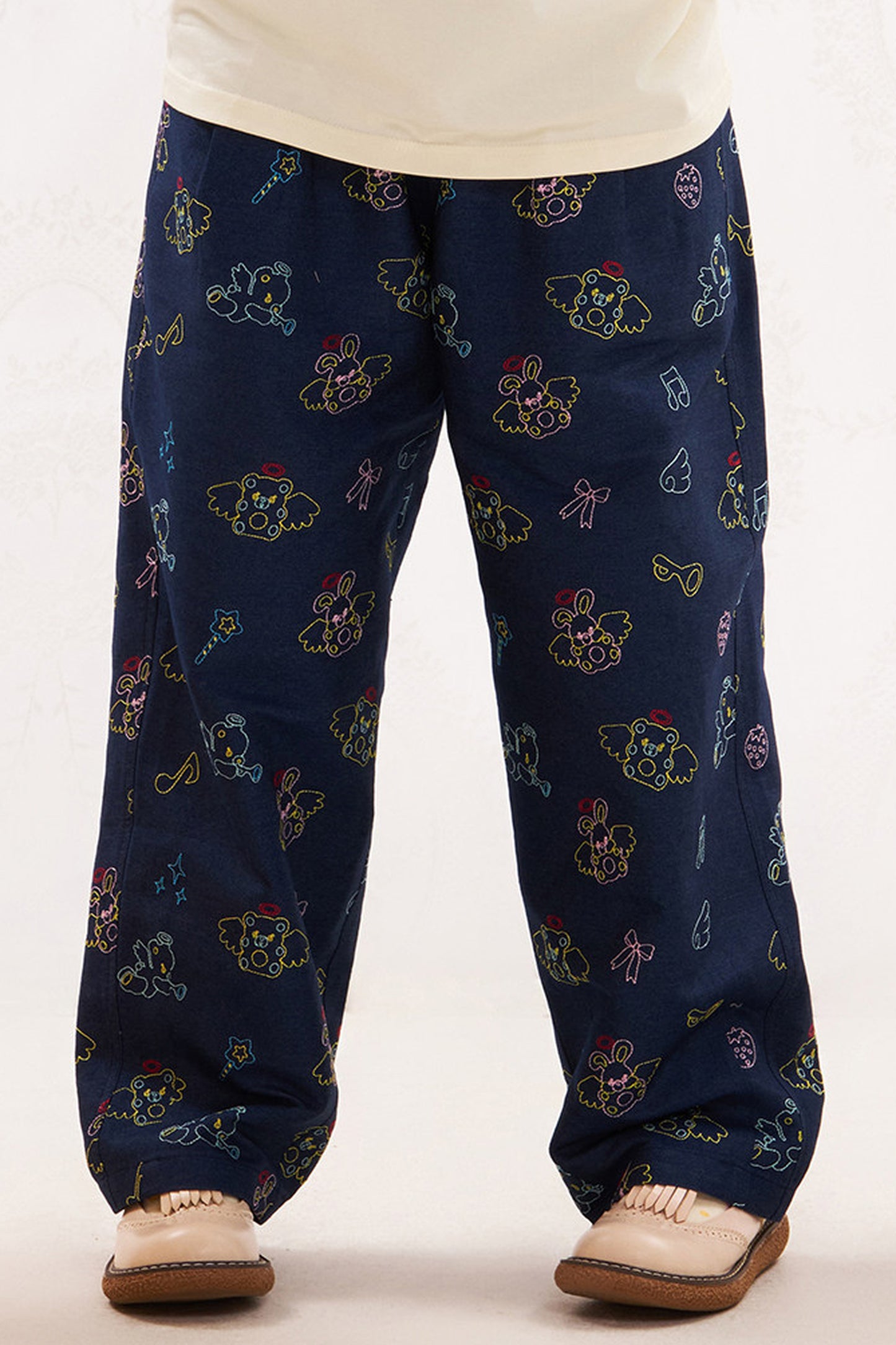 Jeans con ricami importanti di animali e angeli