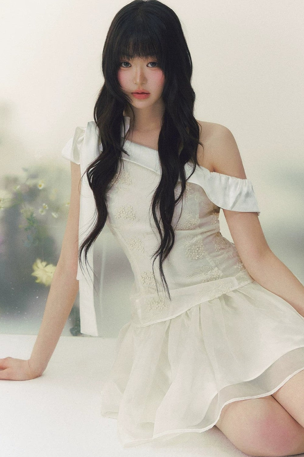 Robe midi princesse en satin brodé