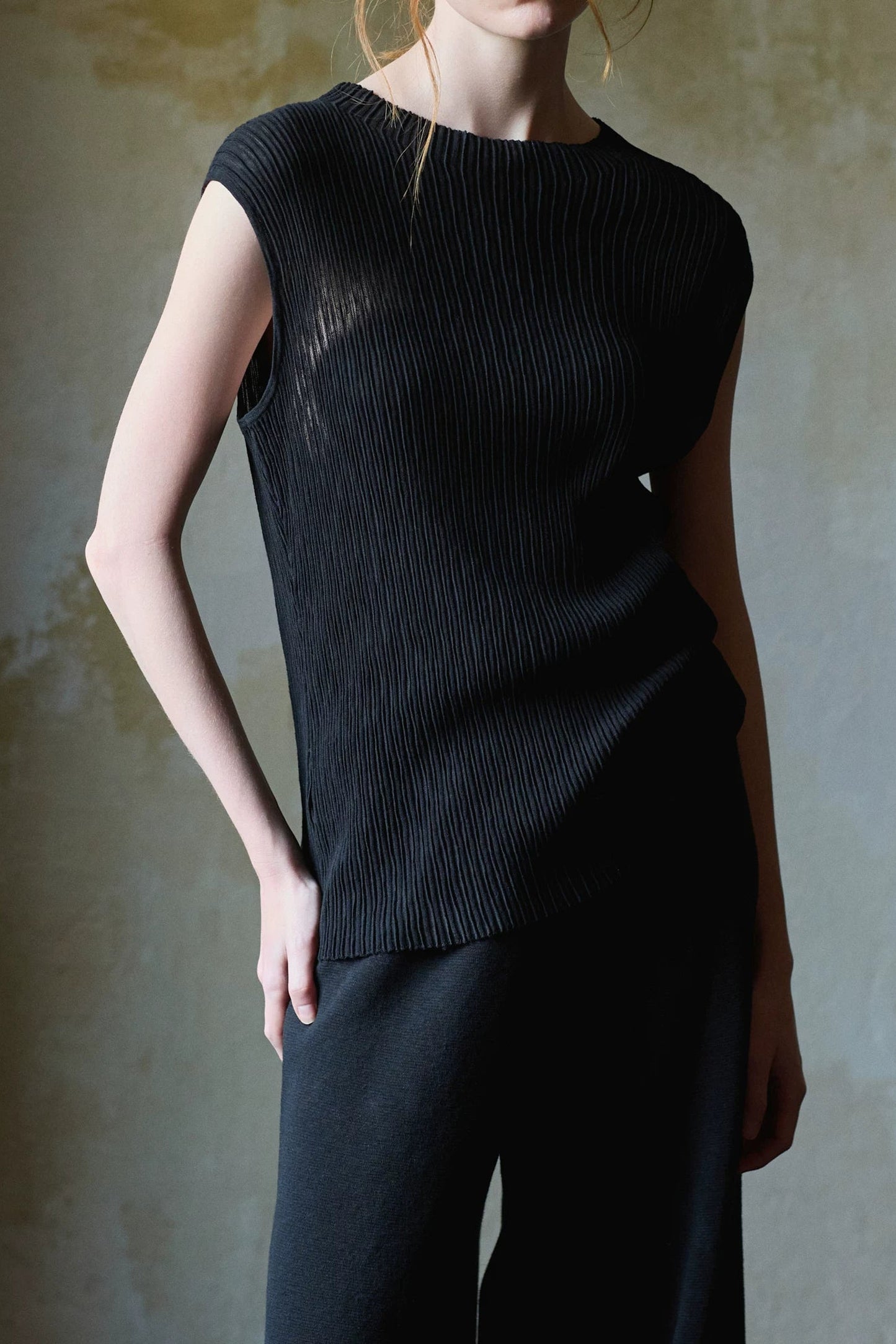 Black Linen Knitted T-Shirt