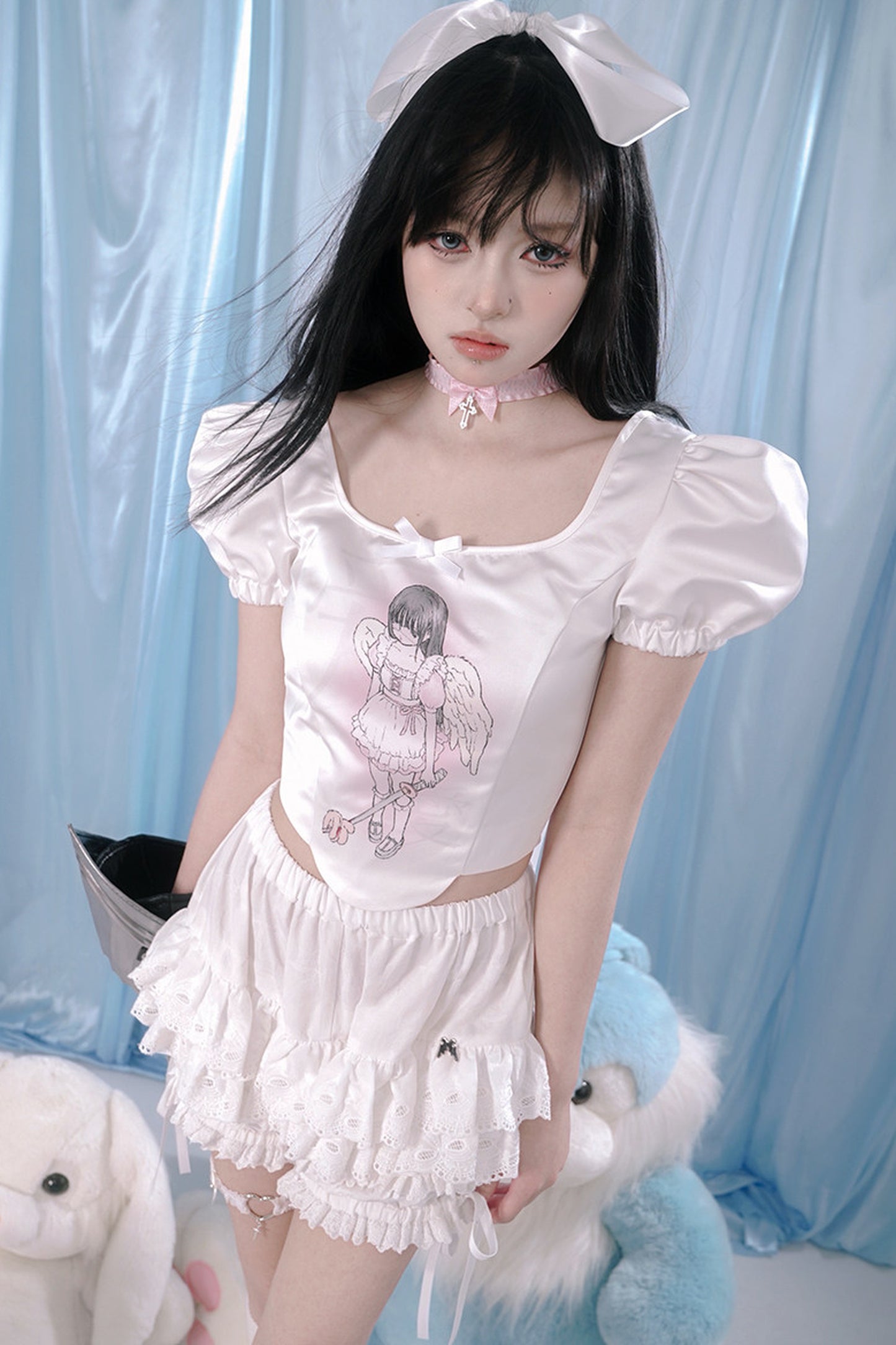 Blusa con stampa angeli e maniche a sbuffo