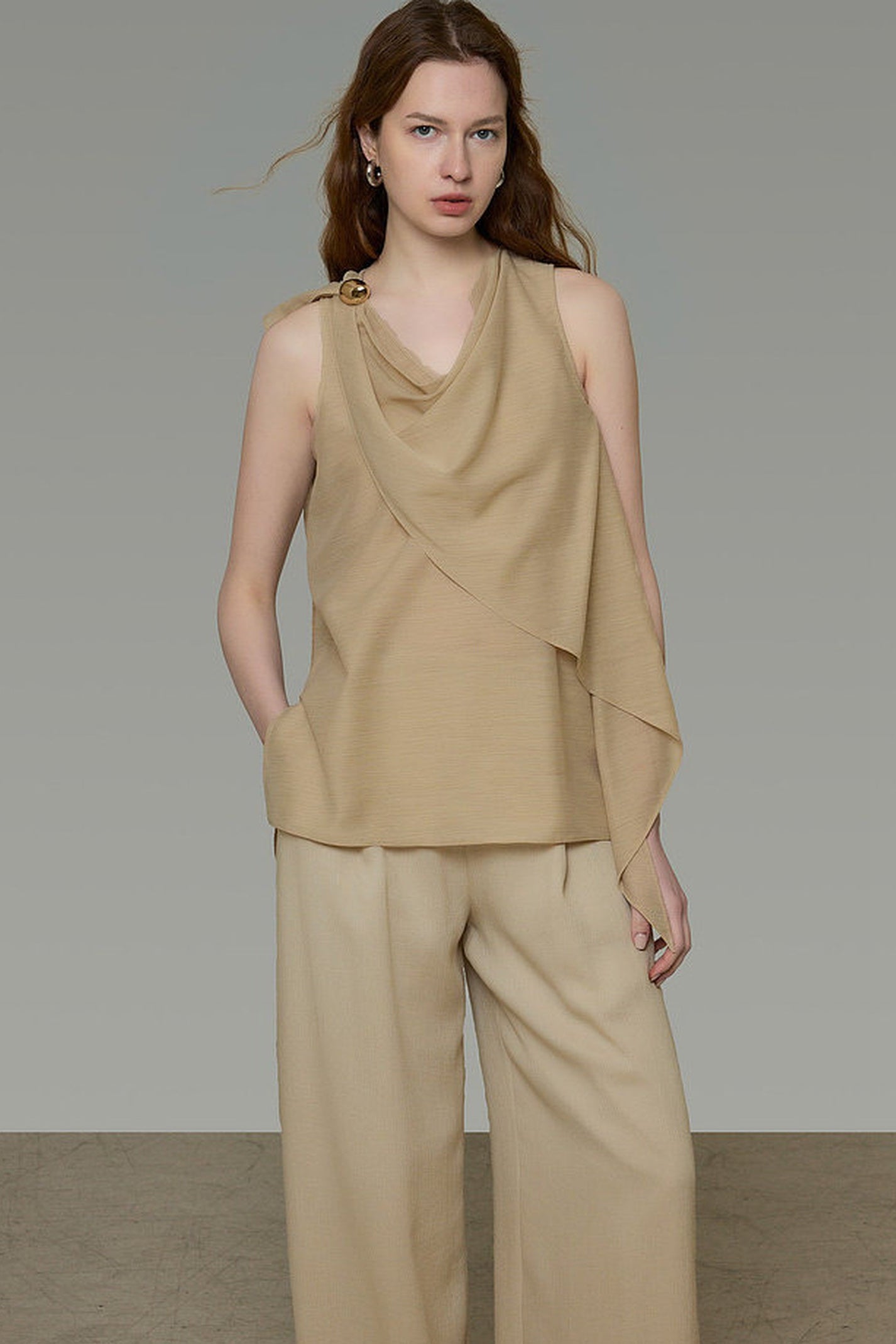 Unspoken gilet dal design di nicchia