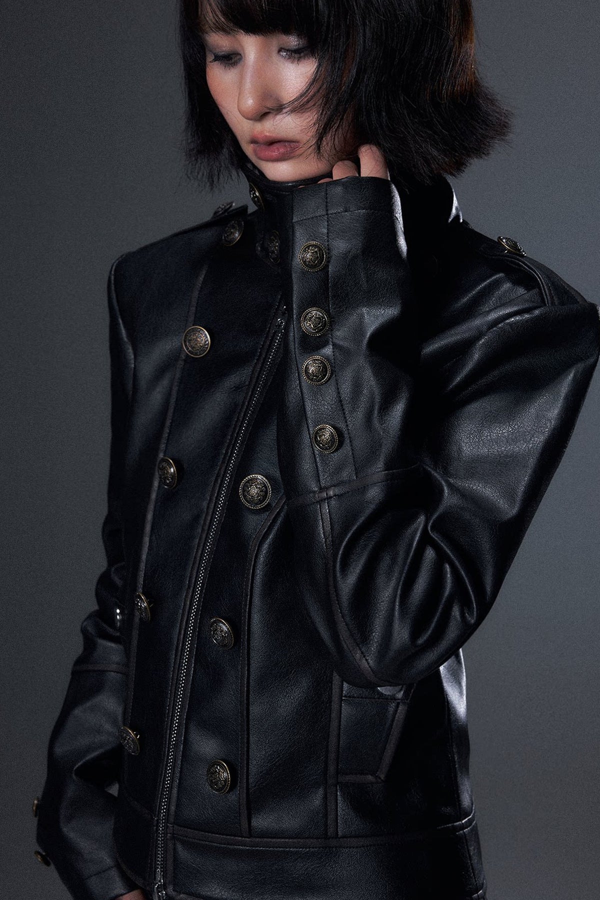 Veste en cuir punk vieilli à double boutonnage