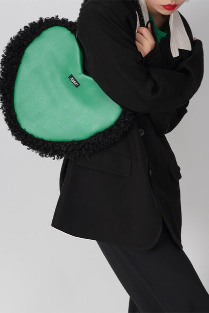 Sac bandoulière sous le bras tissé moelleux en forme de cœur
