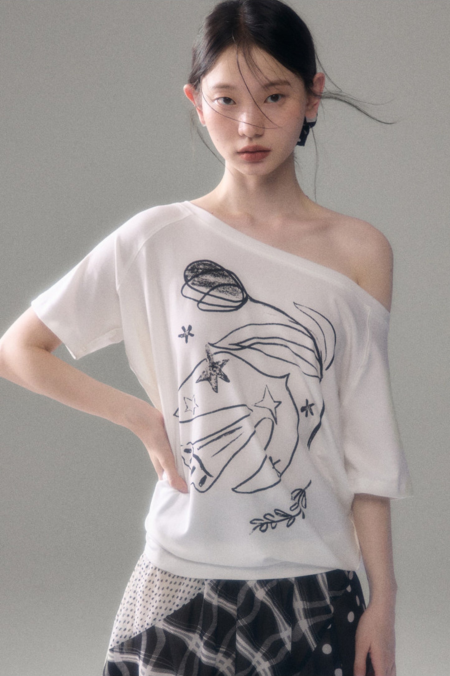 Bird And Tulip Print One-Shoulder Tencel T-Shirt
