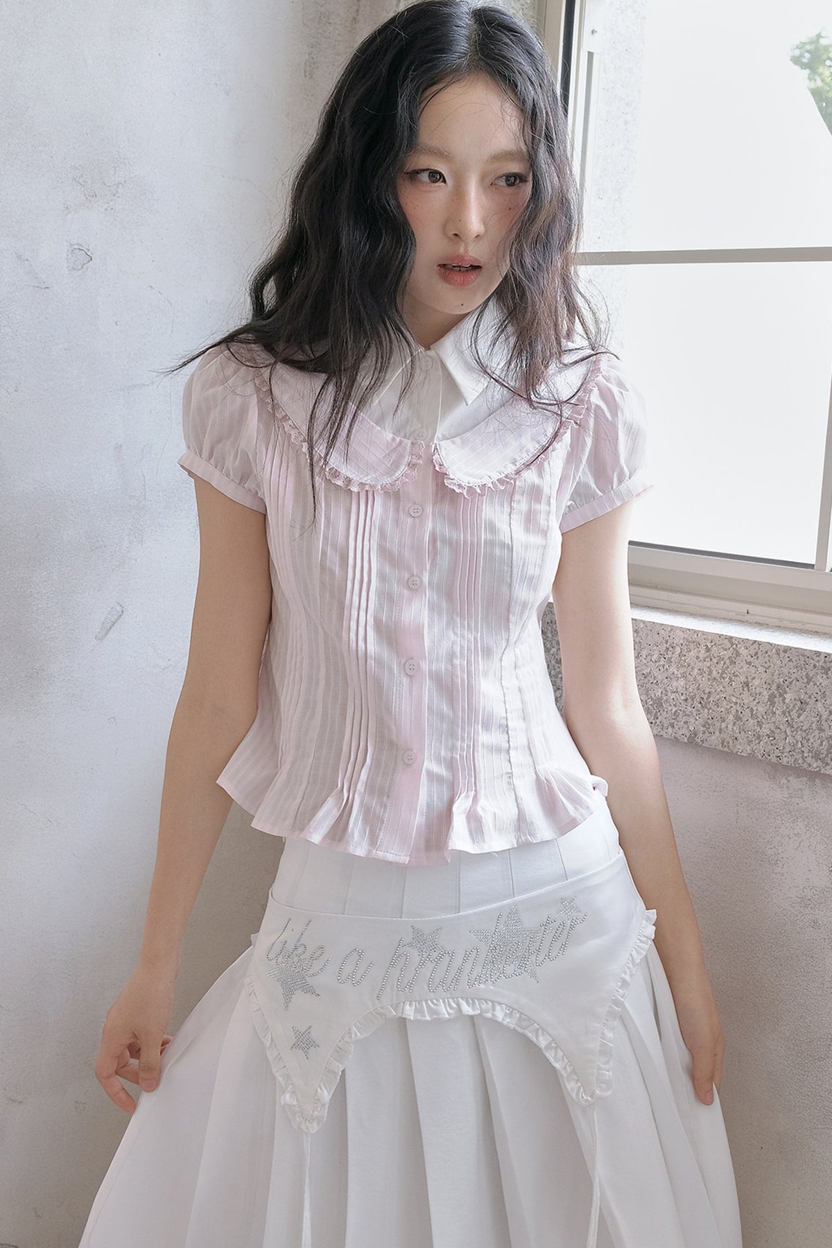 Chemise rose plissée à col Claudine