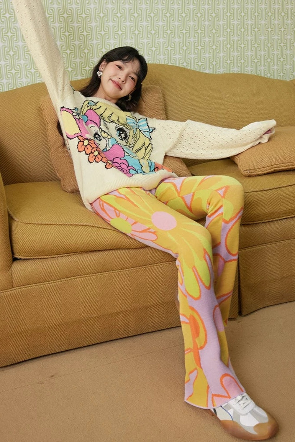 Pantalon évasé empilé en maille jacquard florale violette