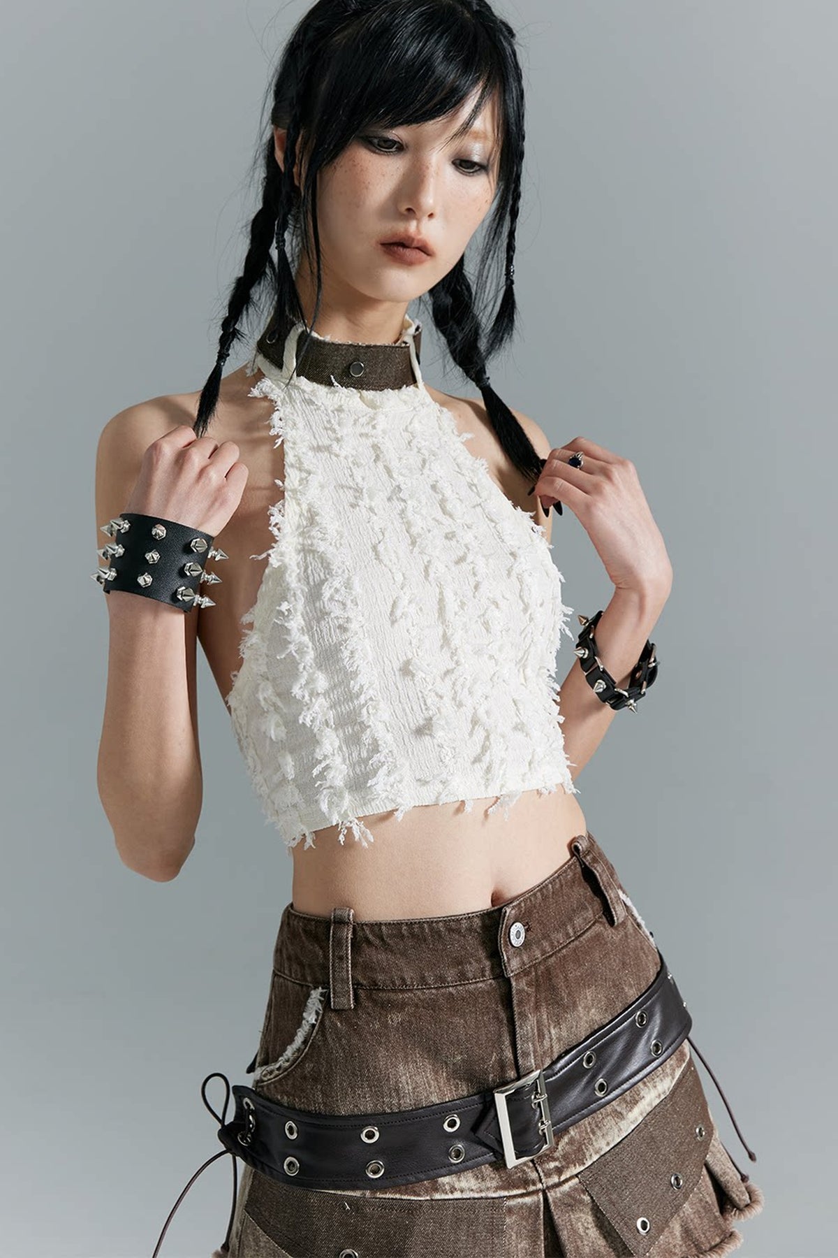 Y2K Minirock aus ausgefranstem, im A-Linien-Schnitt gehaltenem Used-Denim