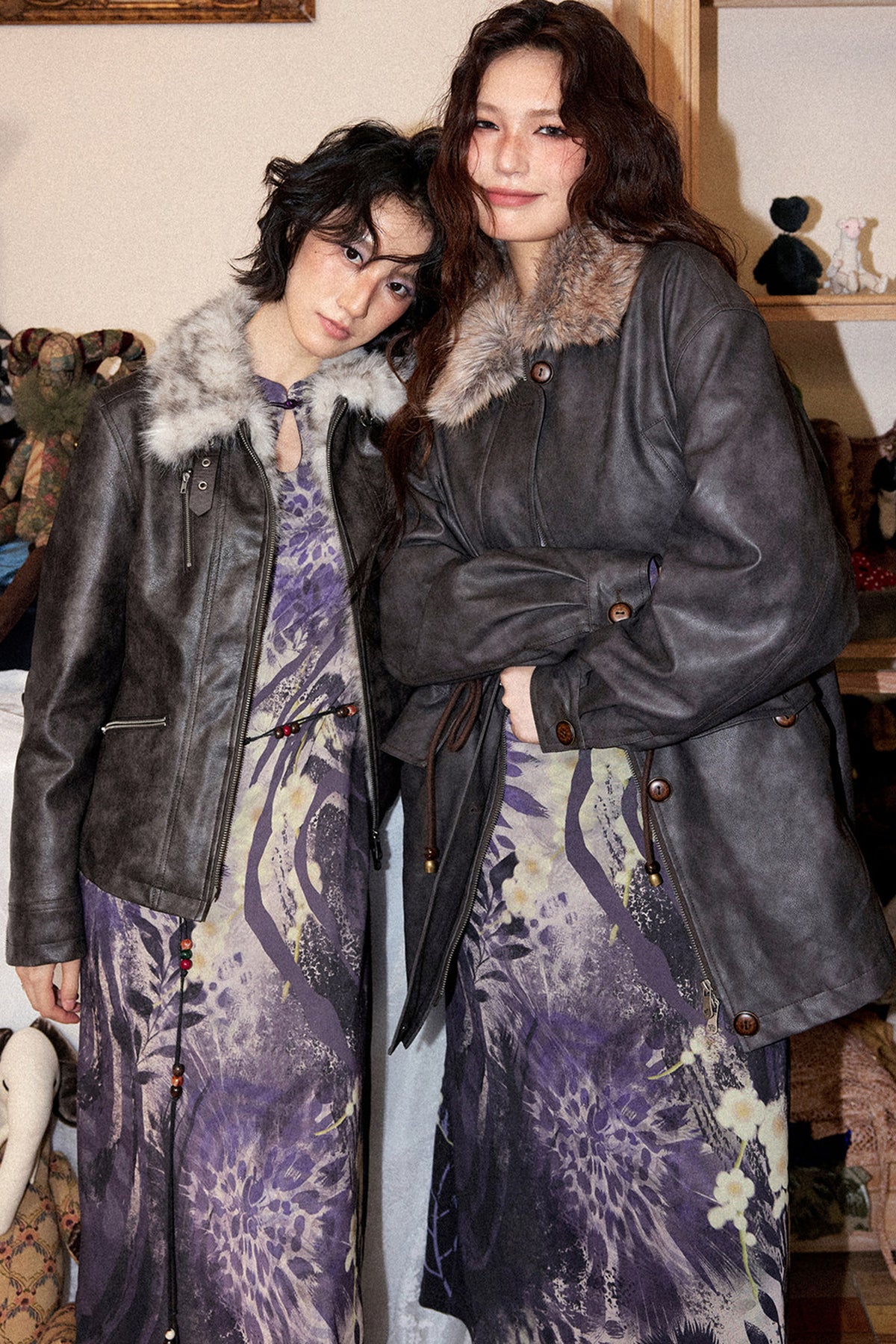 Jacke aus Kunstleder mit Used-Patchwork und Pelzkragen