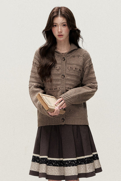 Dicke Strickjacke aus Haselnusswolle