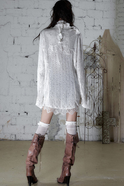 Barocke Satinbluse mit Kettenmuster