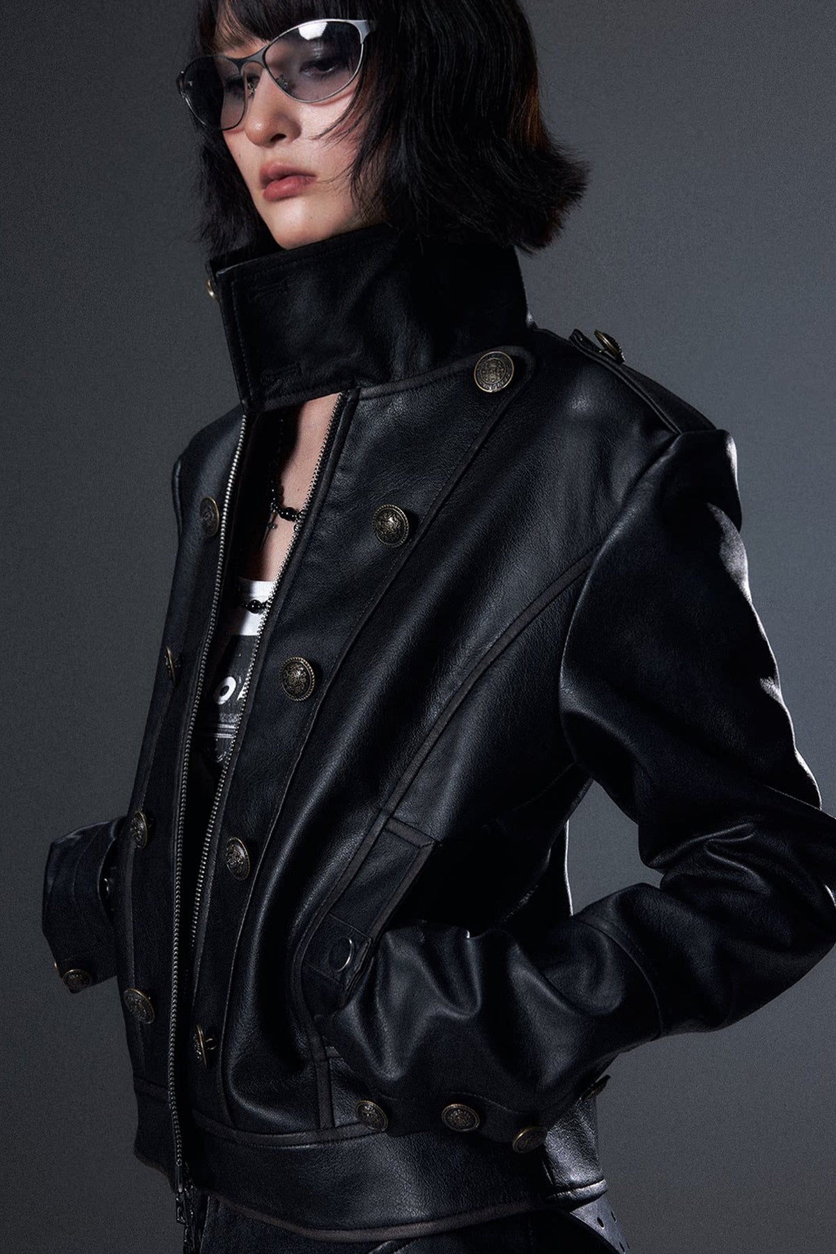 Veste en cuir punk vieilli à double boutonnage