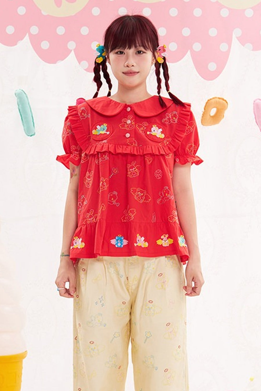 Blusa rossa con ricamo animale e angelo