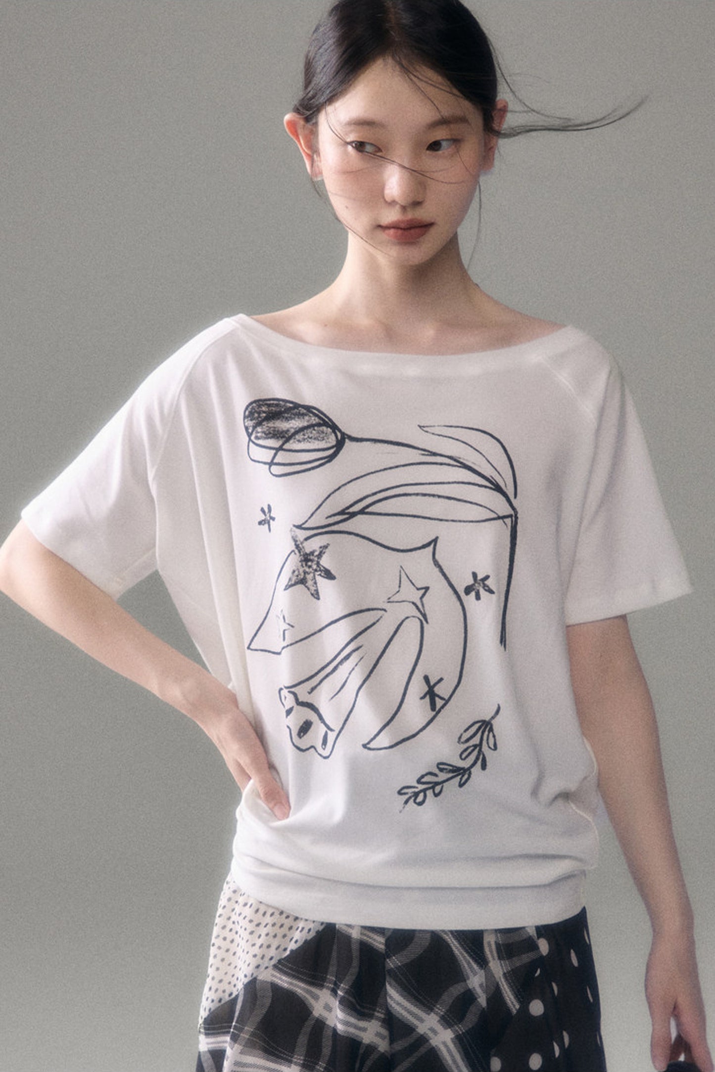 Bird And Tulip Print One-Shoulder Tencel T-Shirt