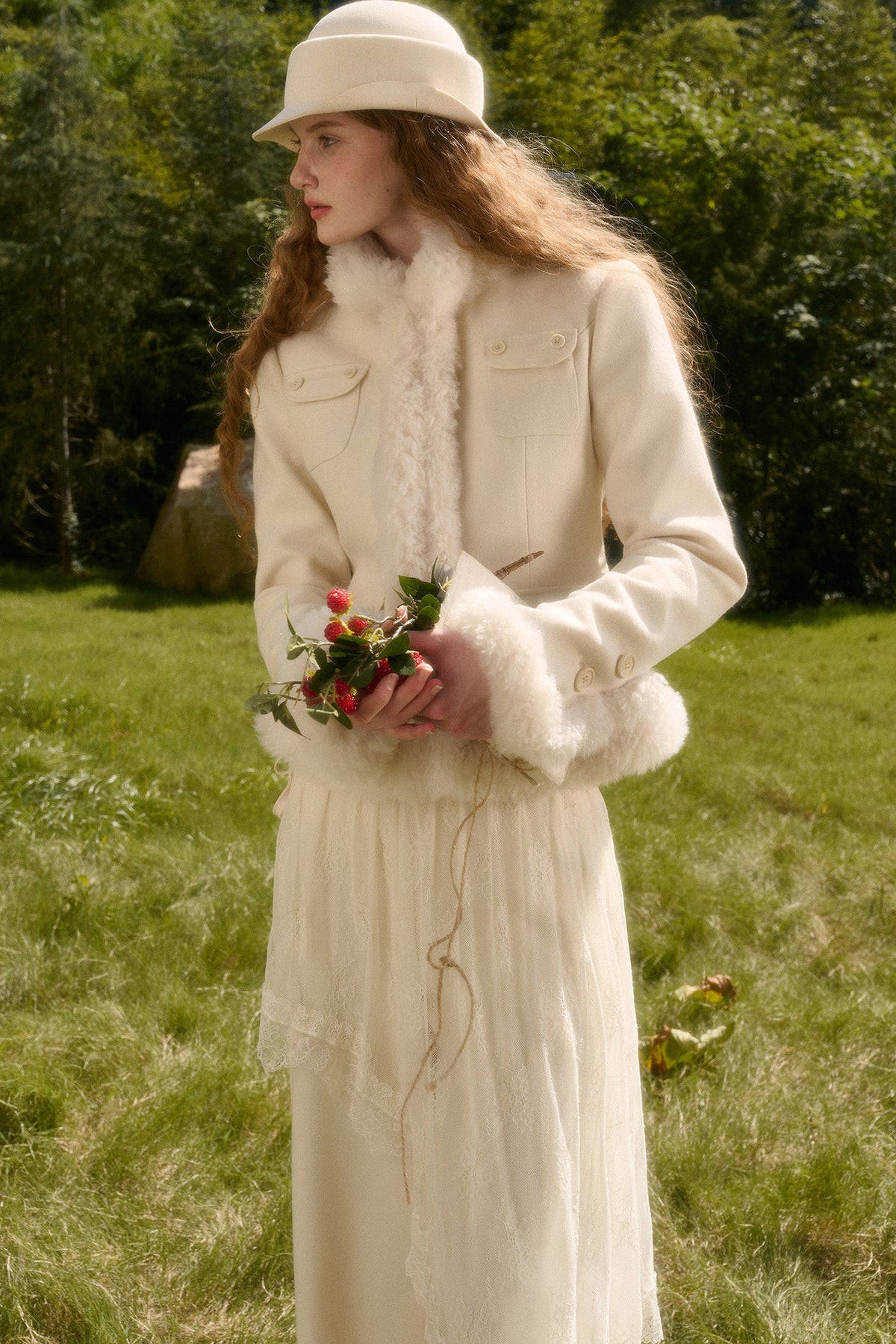 Flauschige kurze Jacke mit Stehkragen und Taschen