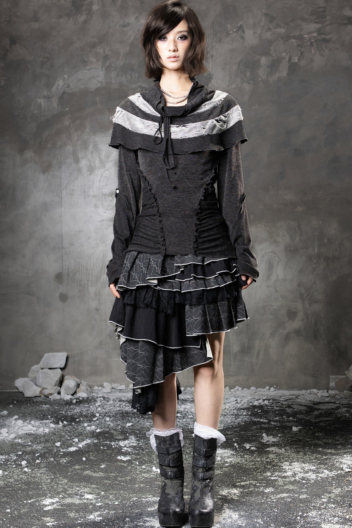 Dark Retro Small Cape Knit Top