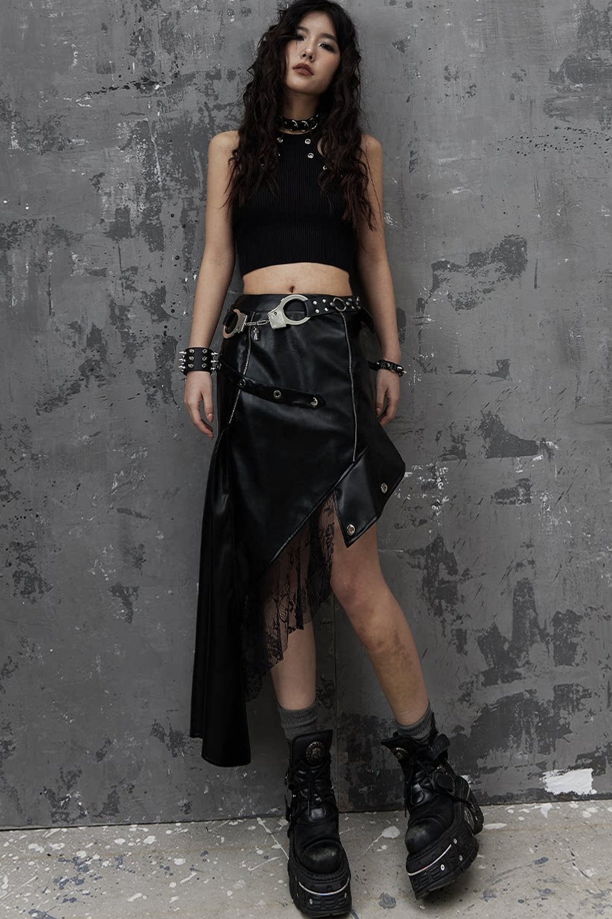 Asymmetrischer Patchworkrock aus Kunstleder