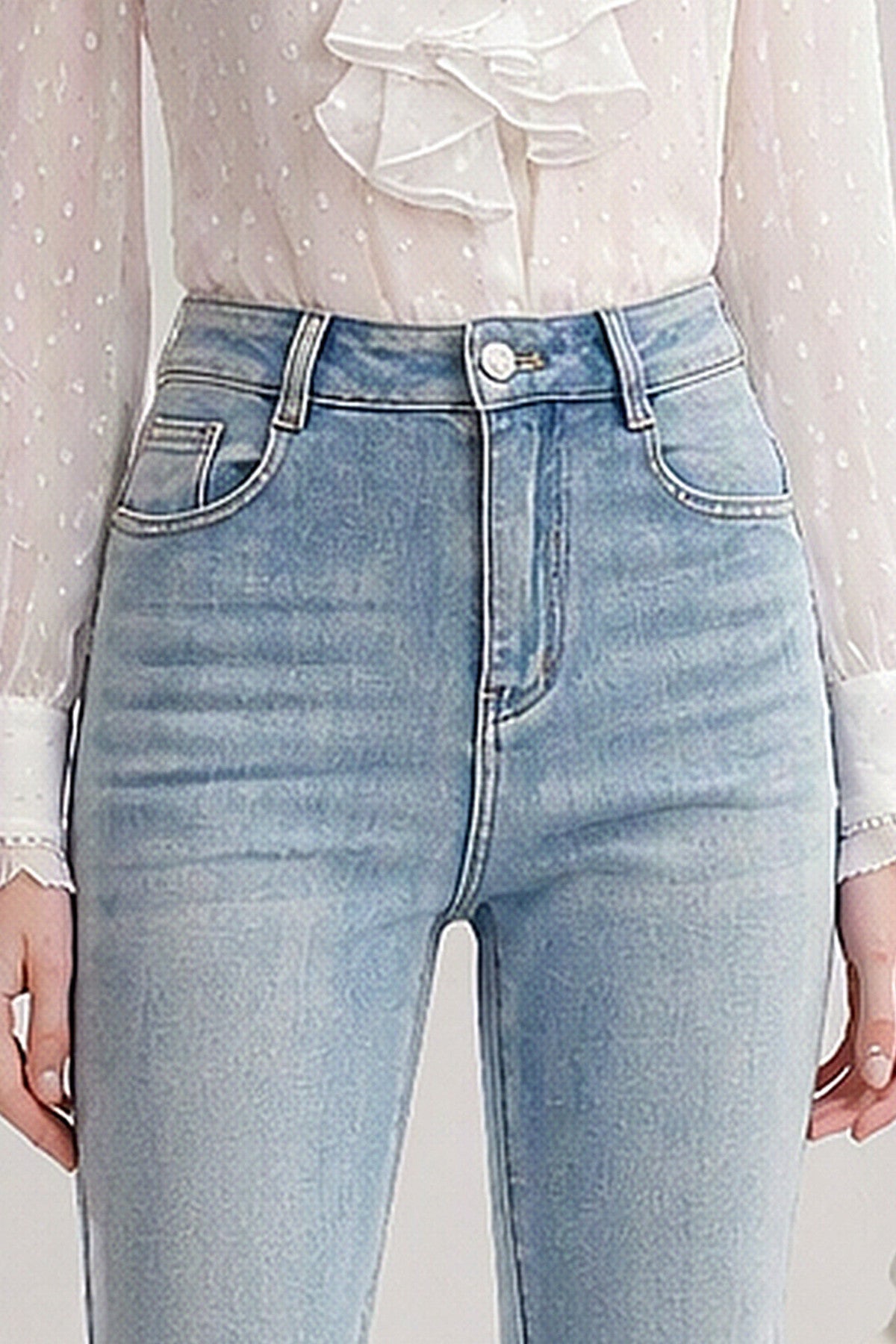 Jeans a vita alta con perline e orlo sfrangiato