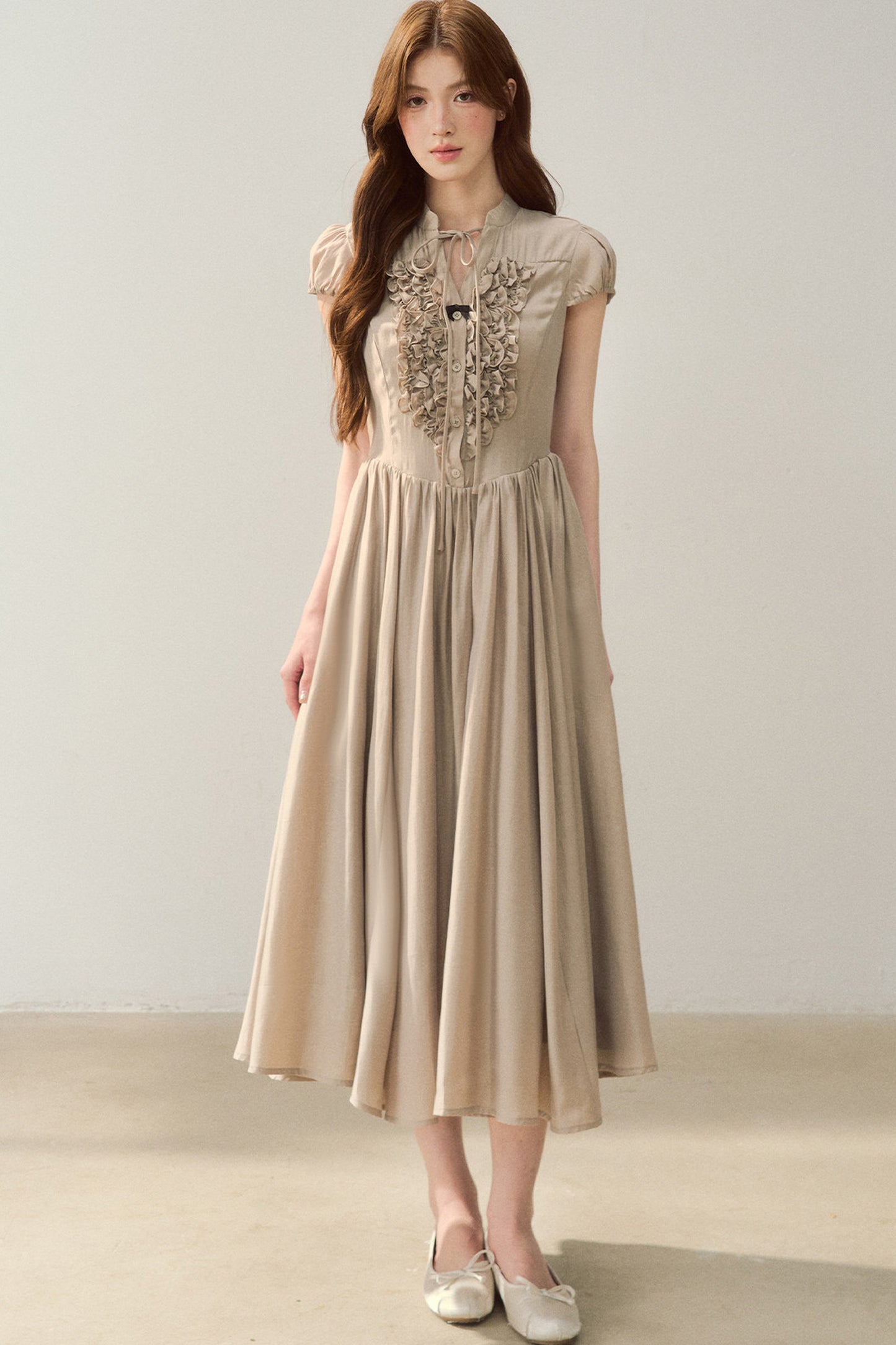 Robe à col en V à motif floral en acétate