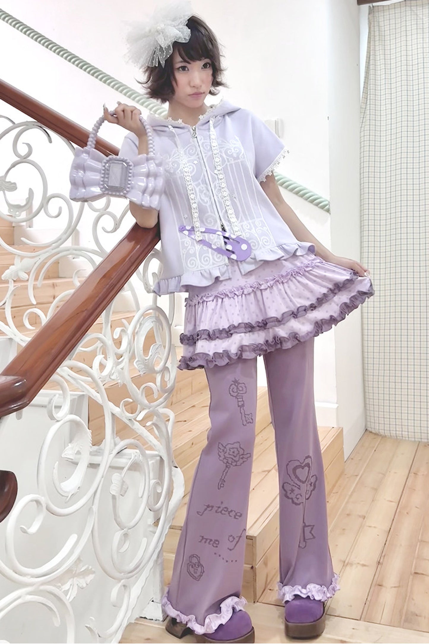 Pantaloni svasati in pizzo stile dreamcore