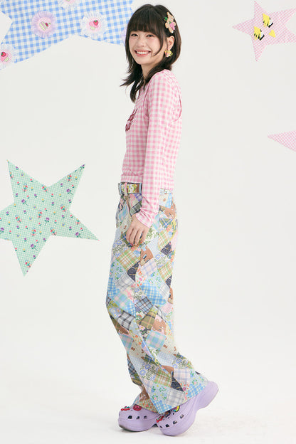 Pantaloni a vita bassa a toppe con orso e fiori