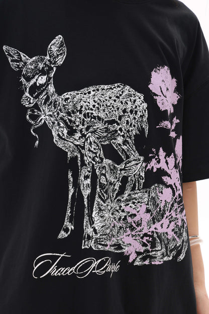 Lockeres T-Shirt mit lila Hirsch- und Blumenmuster