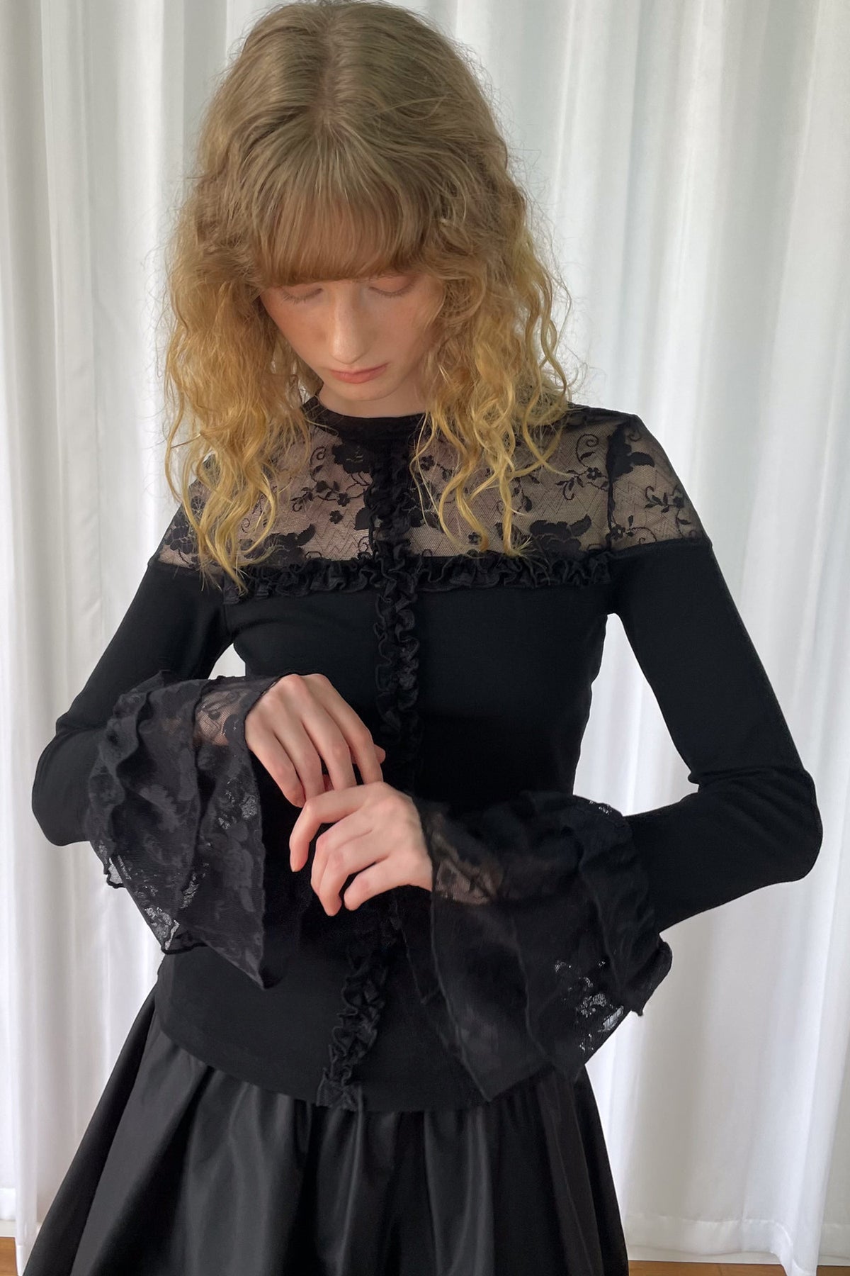 Lace Patchwork Ruffle Sleeve Knit Top