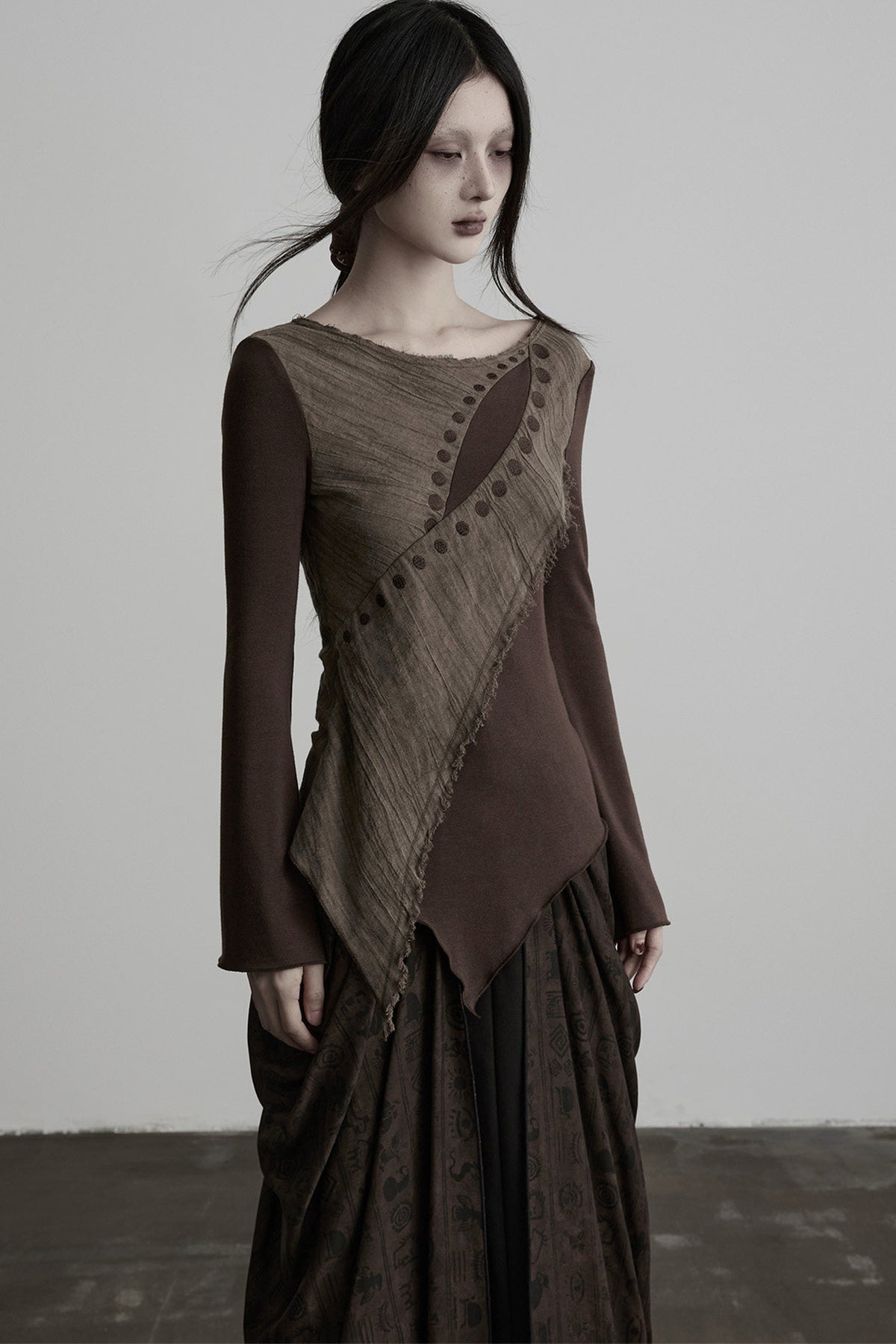 Asymmetrical Eye Embroidery Knit Top