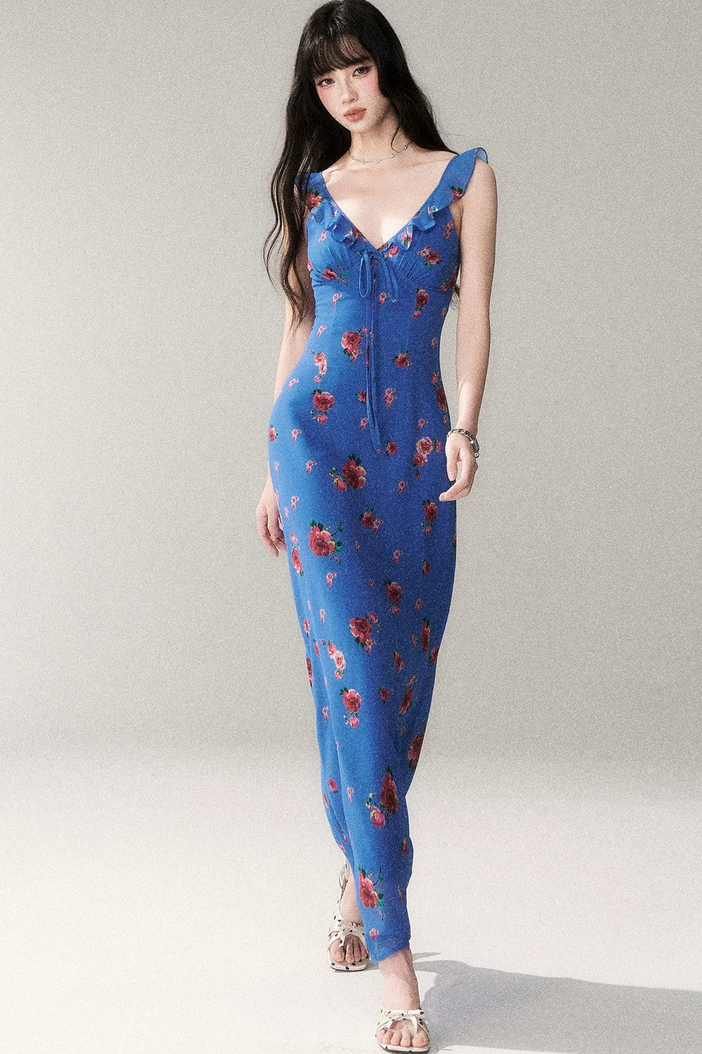 Abito estivo blu con rose