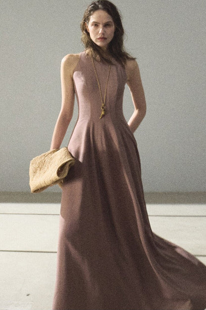 Kleid aus Goldseide und Leinen