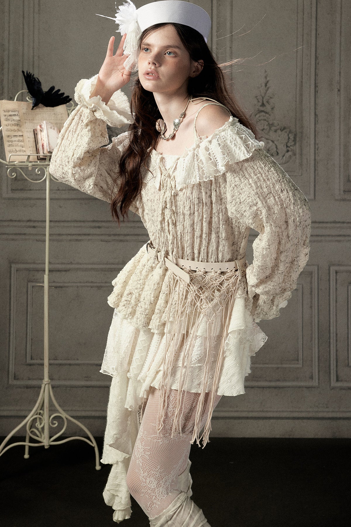 Beige One-Shoulder Lace Trailing Dress
