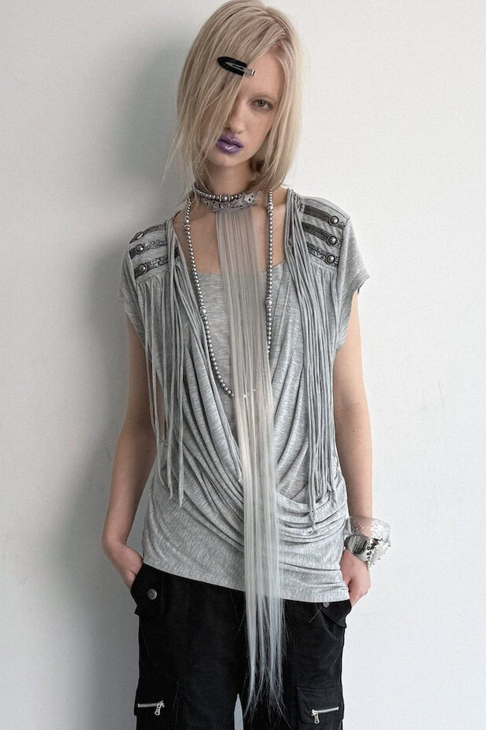 Top in maglia drappeggiato con nappine