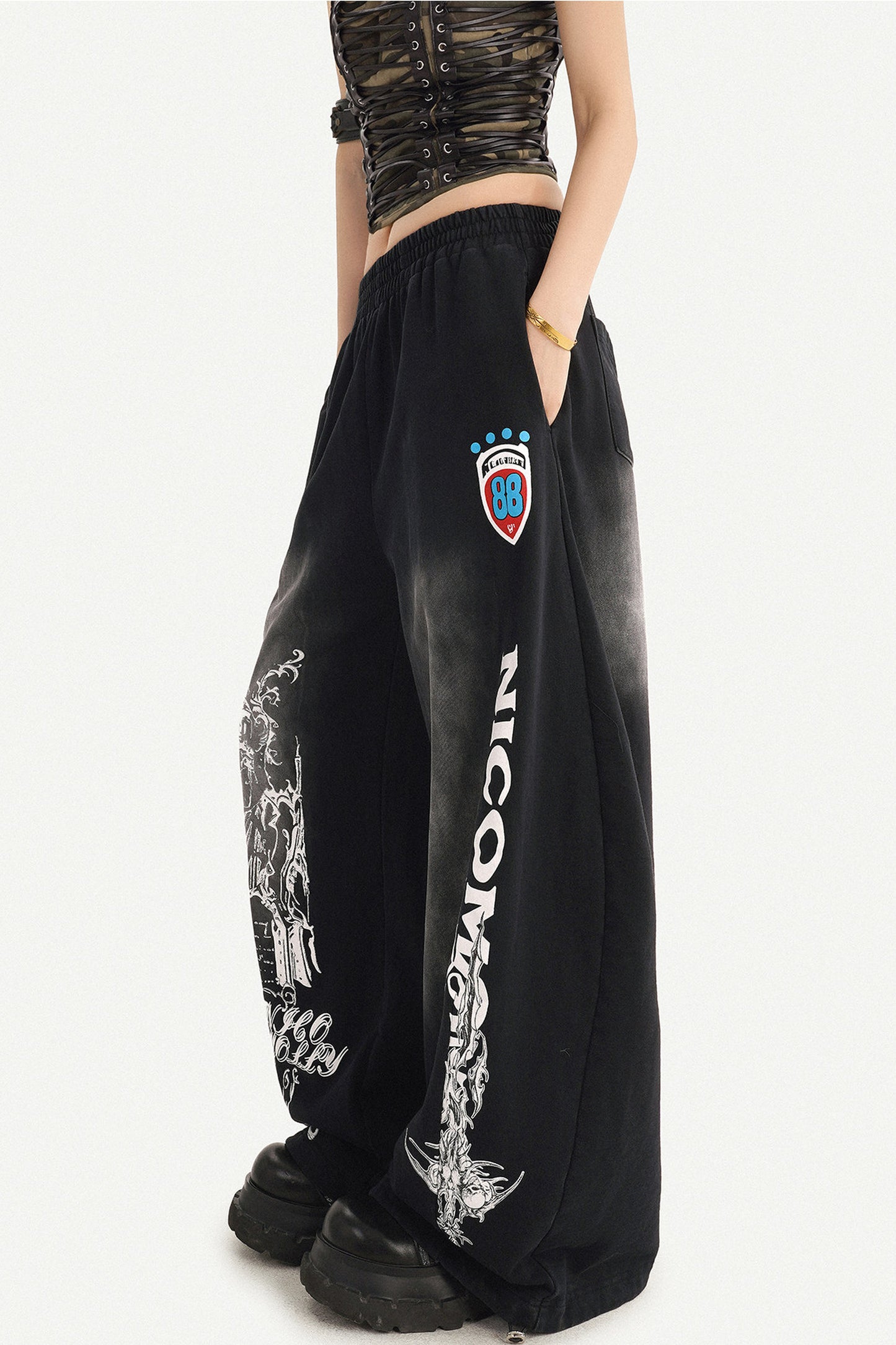 Pantaloni sportivi a gamba larga con stampa grafica