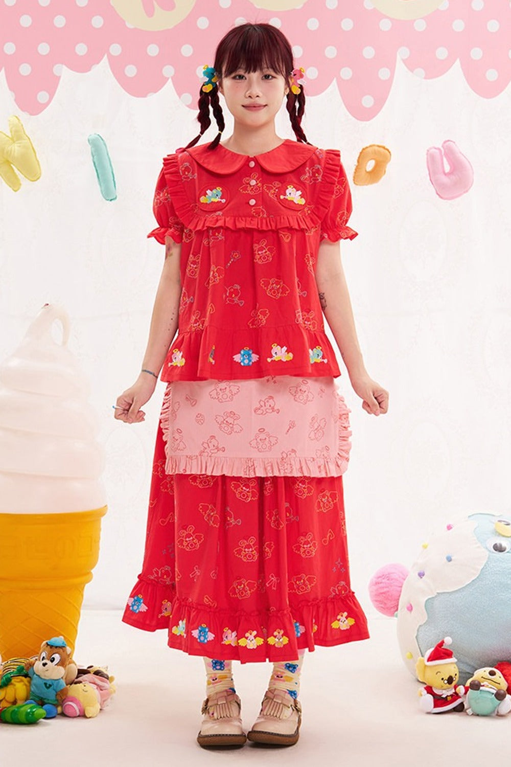 Blusa rossa con ricamo animale e angelo