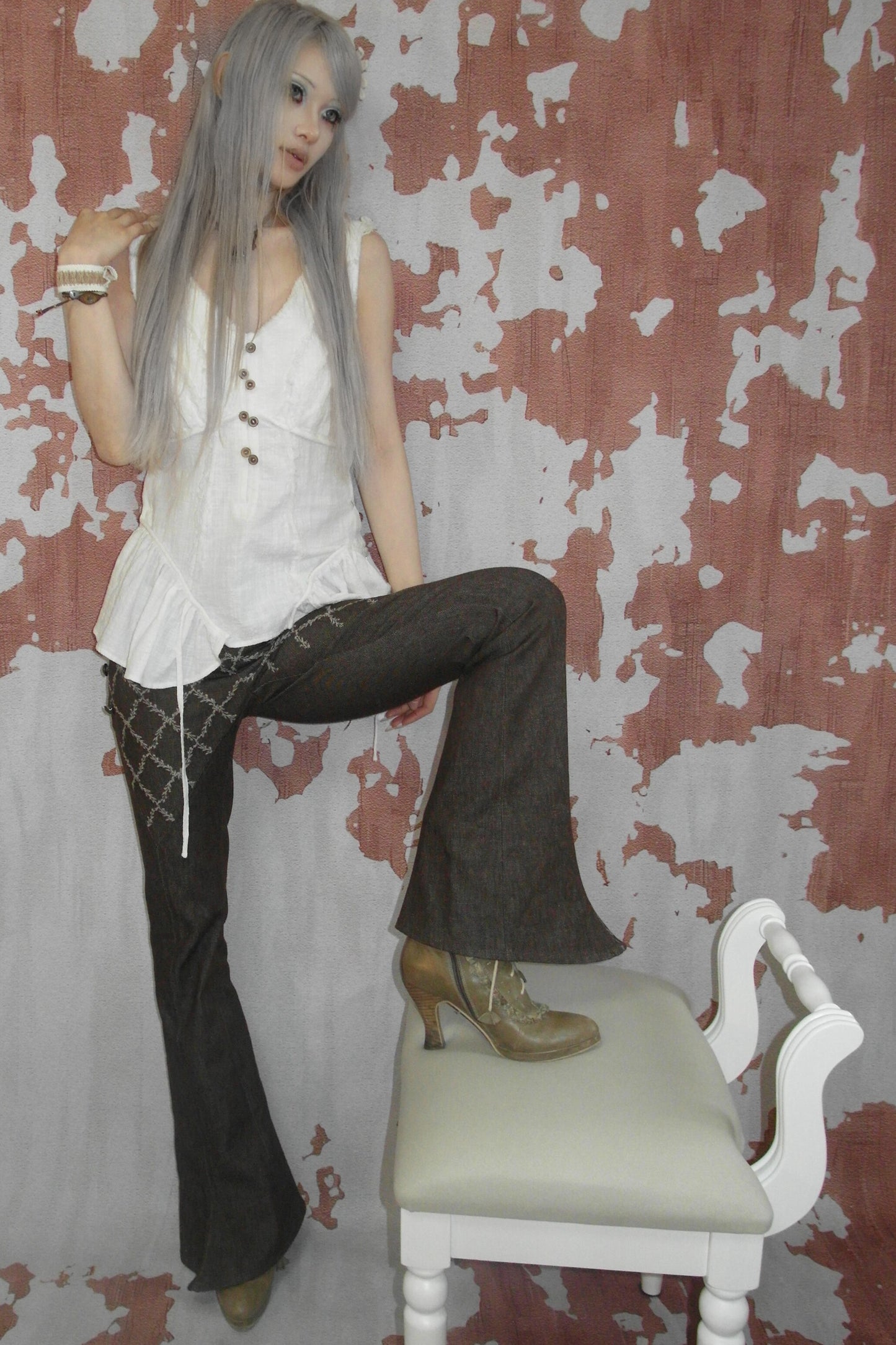 Pantalon évasé en denim patchwork médiéval