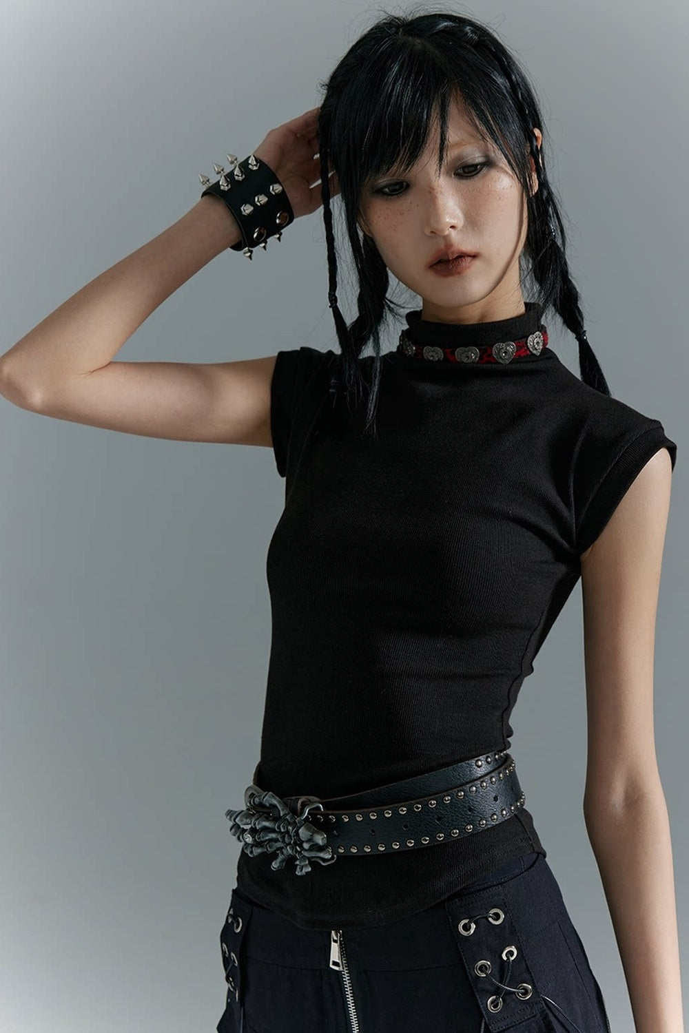 Ceinture punk à rivets et tête de mort