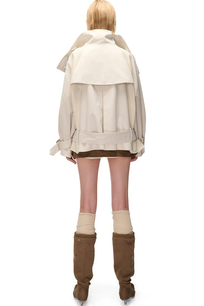 Kurzer Trenchcoat im Patchwork-Stil