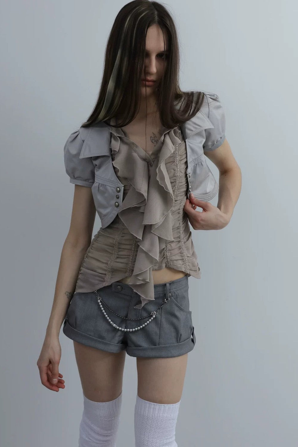 Blusa vittoriana fatta a mano in velo leggero